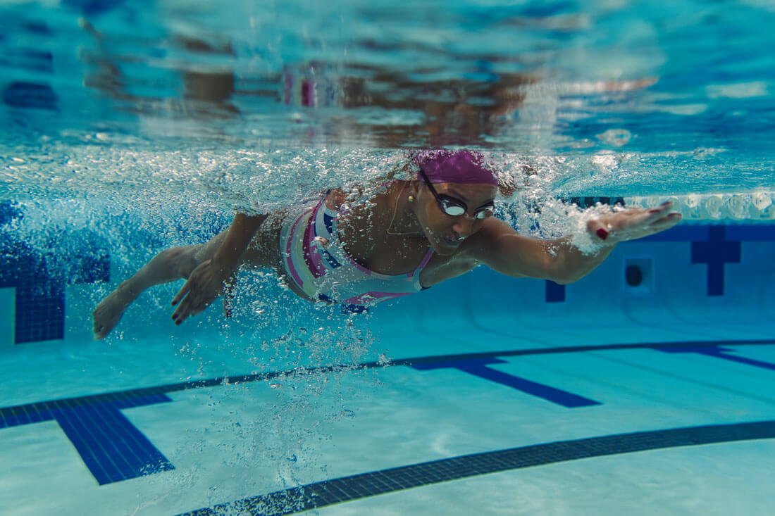 Pelatihan Berenang Triathlon – Teknik dan Strategi